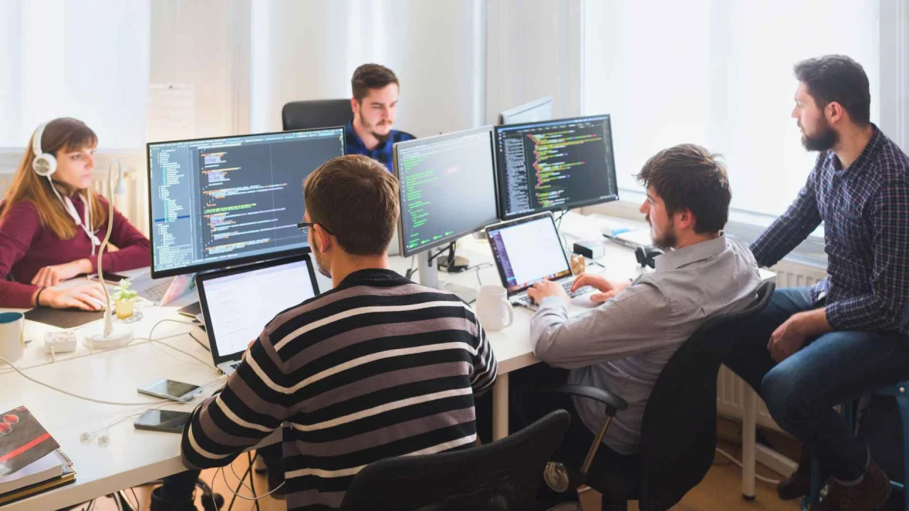 Contratación de Desarrolladores Nearshore: Un Modelo Escalable para Construir Equipos de Ingeniería de Alto Rendimiento